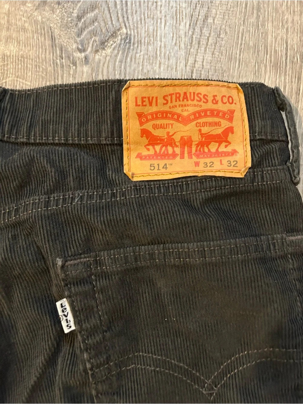 Levi's Black Straight-Leg Corduroy Jeans 32 waist 29 inseam*